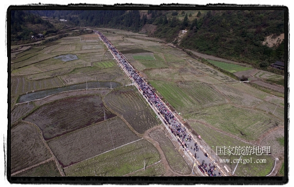 1700桌合攏宴，總長3.7公里，10380人同桌就餐，創(chuàng)歷史之最