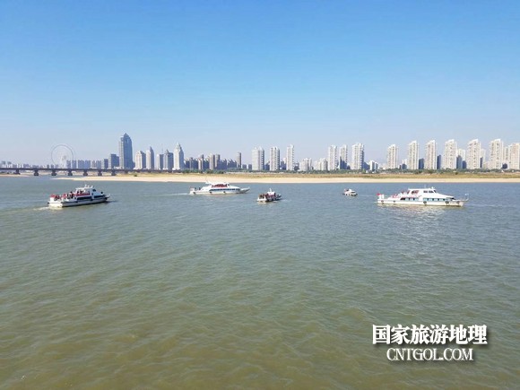 江西開展呵護一湖清水，嚴(yán)厲打擊非法采砂行動（圖）